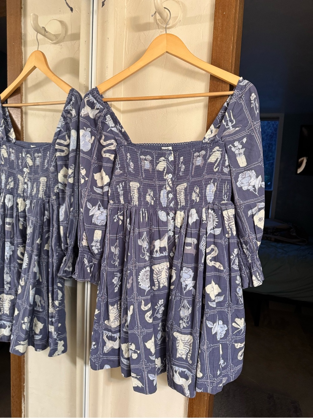 🦋 Women’s Kimchi Blue Cute as a Button Puff Sleve Babydoll Mini Dress 🦋 - Picture 4 of 9